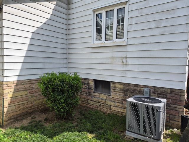 1037 6th St, Jefferson Hills, PA 15088