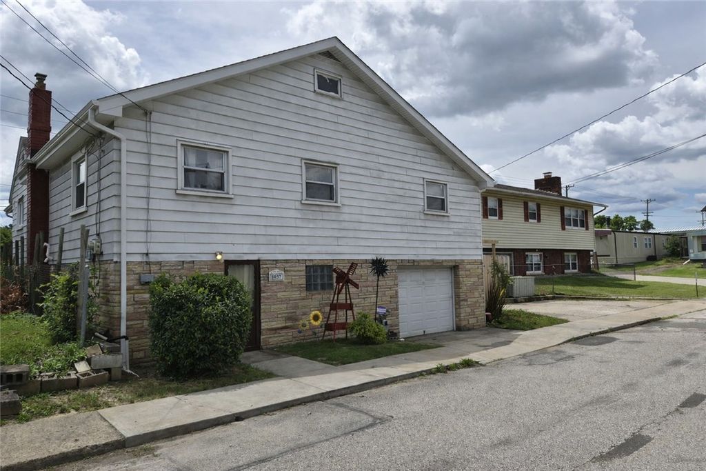 1037 6th St, Jefferson Hills, PA 15088
