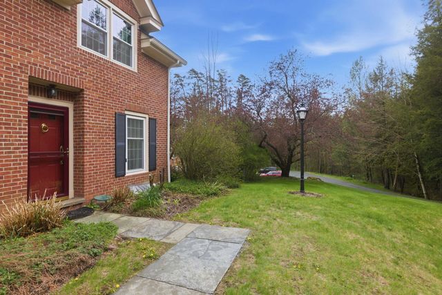 85 Townhouse Way Apt 18, Woodstock, VT 05091