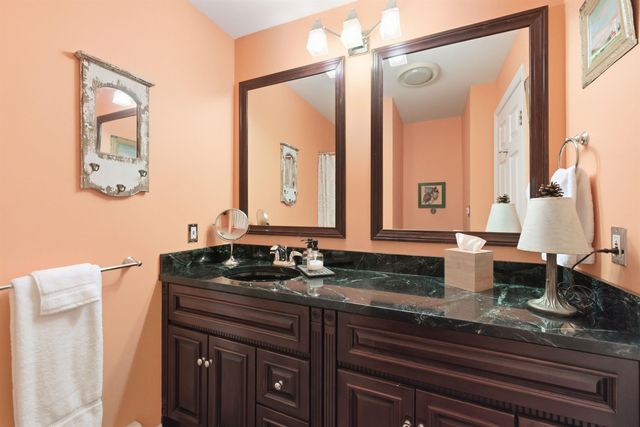 85 Townhouse Way Apt 18, Woodstock, VT 05091