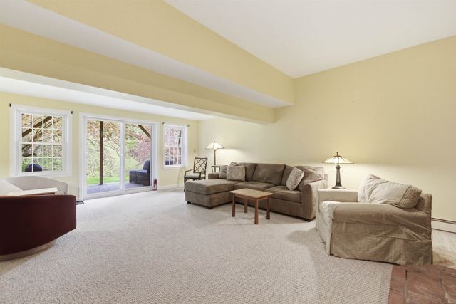 85 Townhouse Way Apt 18, Woodstock, VT 05091