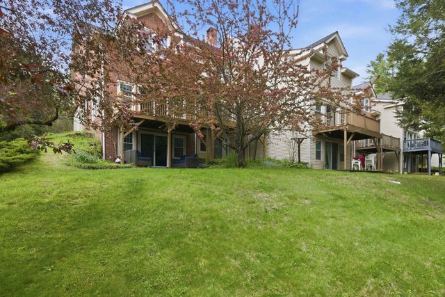 85 Townhouse Way Apt 18, Woodstock, VT 05091