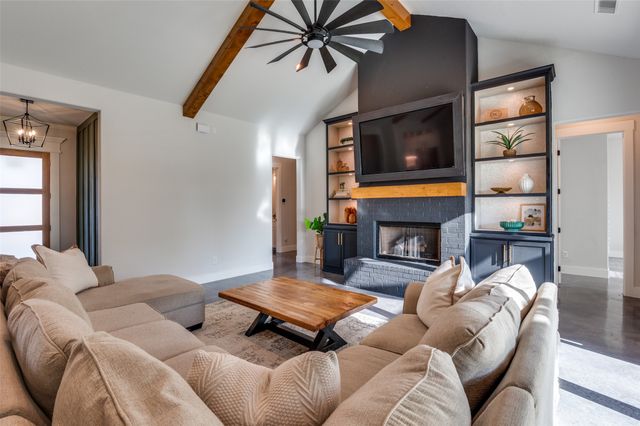 450 Cobb Lane, Waxahachie, TX 75167