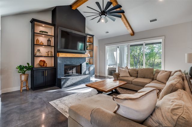 450 Cobb Lane, Waxahachie, TX 75167