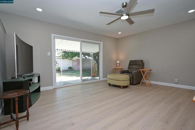 2457 Tanager Ct, Concord, CA 94520