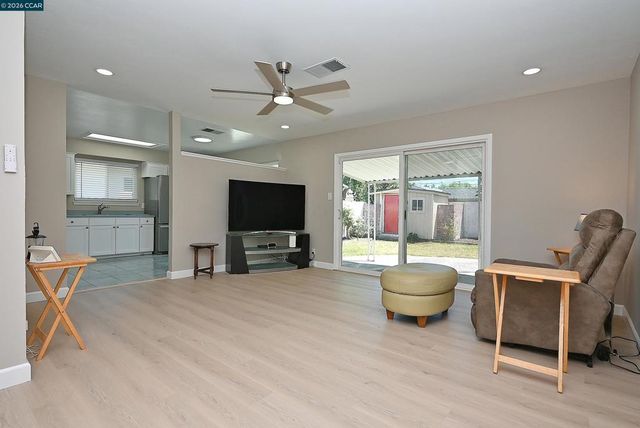 2457 Tanager Ct, Concord, CA 94520