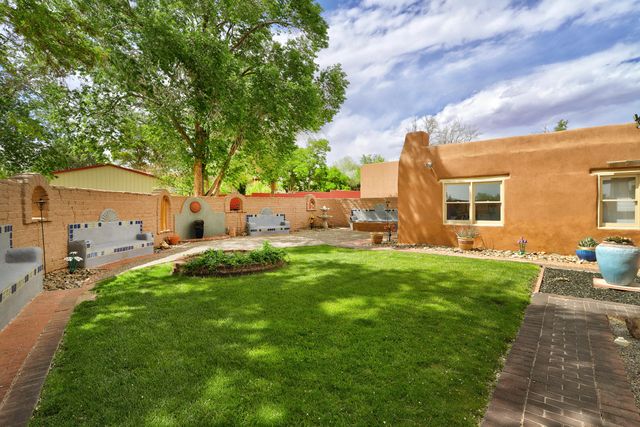 1321 Yippee Calle Court NW, Corrales, NM 87048