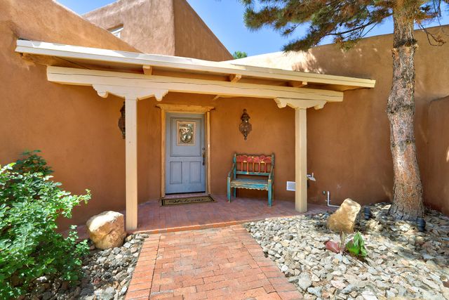 1321 Yippee Calle Court NW, Corrales, NM 87048