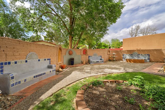 1321 Yippee Calle Court NW, Corrales, NM 87048