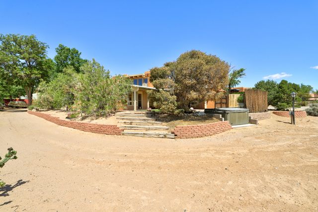 1321 Yippee Calle Court NW, Corrales, NM 87048