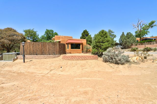 1321 Yippee Calle Court NW, Corrales, NM 87048