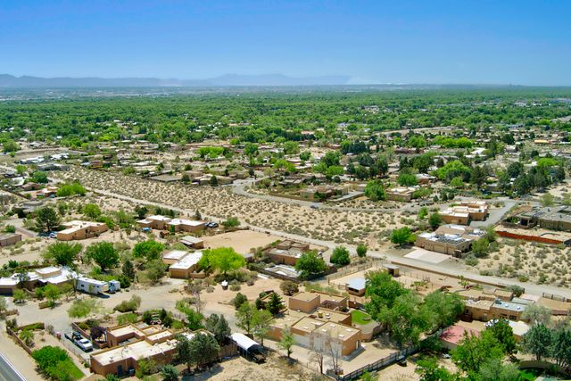 1321 Yippee Calle Court NW, Corrales, NM 87048
