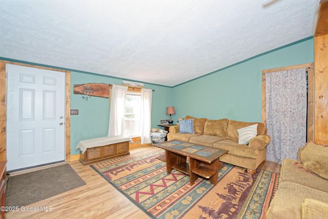 101 Groveside Road, Pittstown, NY 12090