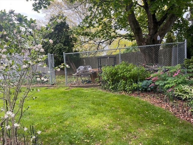 12 Willow Tree Rd, Tiverton, RI 02878