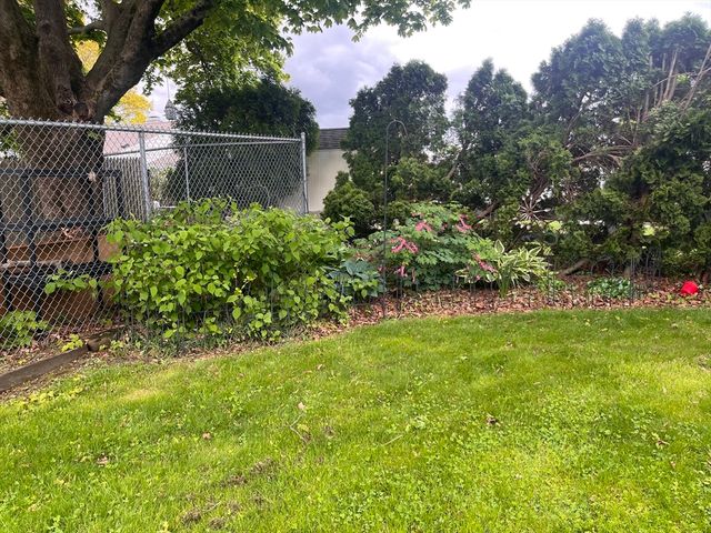 12 Willow Tree Rd, Tiverton, RI 02878