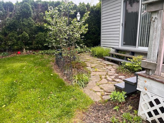 12 Willow Tree Rd, Tiverton, RI 02878