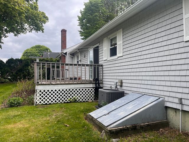 12 Willow Tree Rd, Tiverton, RI 02878