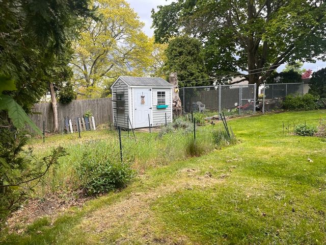 12 Willow Tree Rd, Tiverton, RI 02878