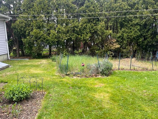 12 Willow Tree Rd, Tiverton, RI 02878