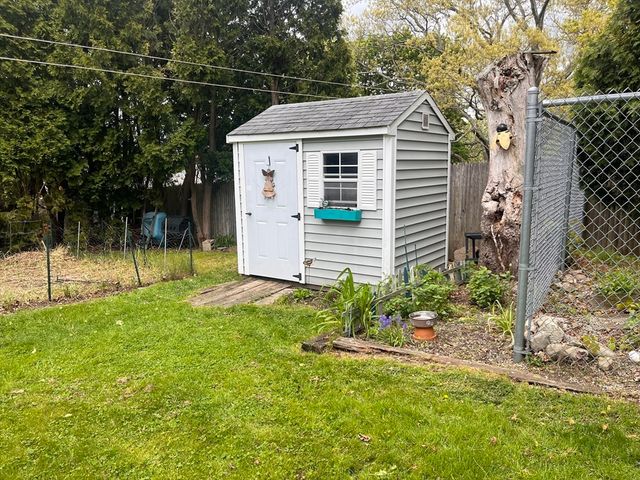 12 Willow Tree Rd, Tiverton, RI 02878