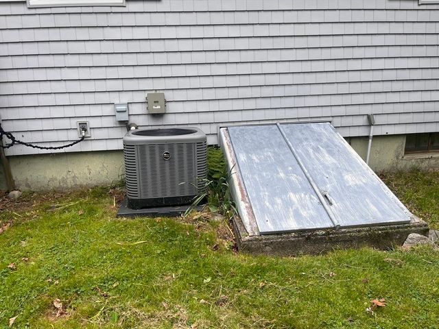 12 Willow Tree Rd, Tiverton, RI 02878
