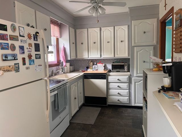12 Willow Tree Rd, Tiverton, RI 02878