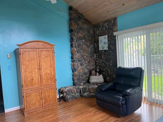 12 Willow Tree Rd, Tiverton, RI 02878