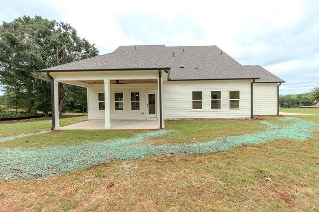 328 Races Road, Hoschton, GA 30548