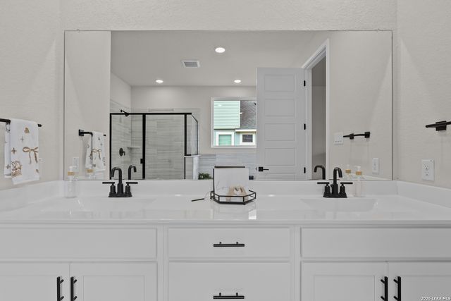 218 Lily Pass, Castroville, TX 78009