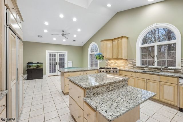 9 Nuthatch Ct, Allamuchy Twp., NJ 07840