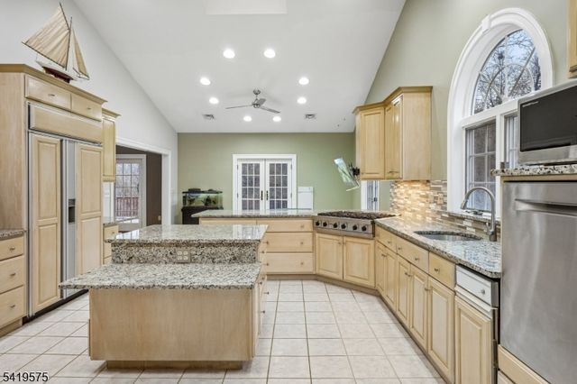 9 Nuthatch Ct, Allamuchy Twp., NJ 07840