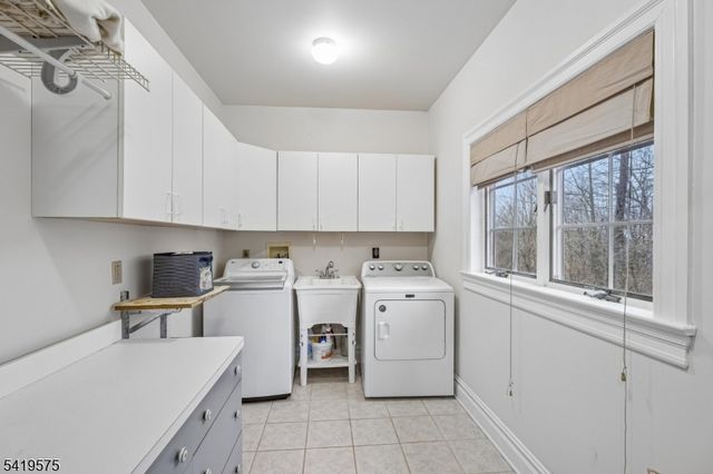 9 Nuthatch Ct, Allamuchy Twp., NJ 07840