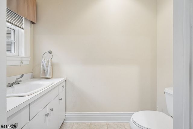 9 Nuthatch Ct, Allamuchy Twp., NJ 07840