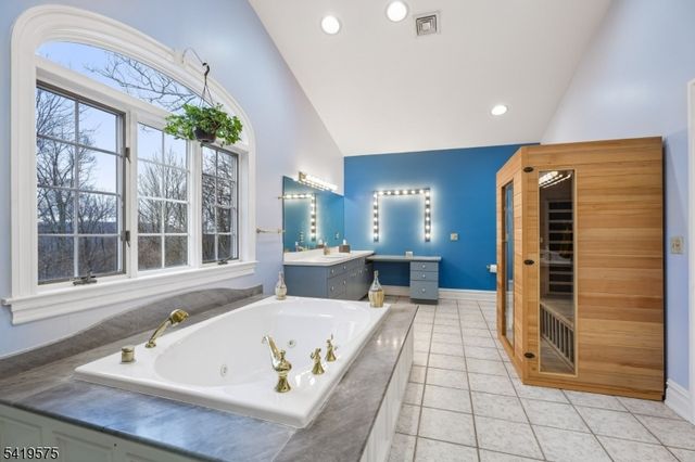 9 Nuthatch Ct, Allamuchy Twp., NJ 07840