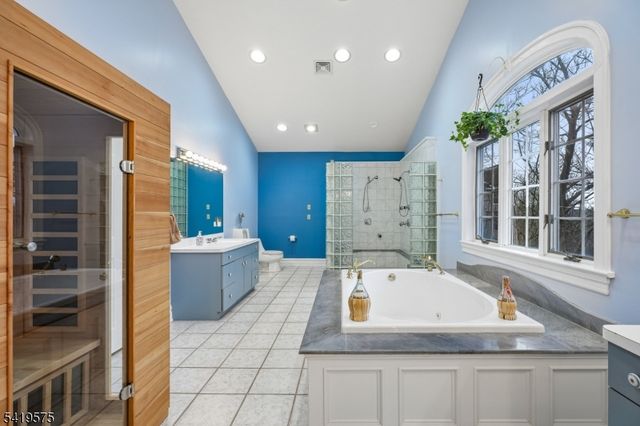 9 Nuthatch Ct, Allamuchy Twp., NJ 07840