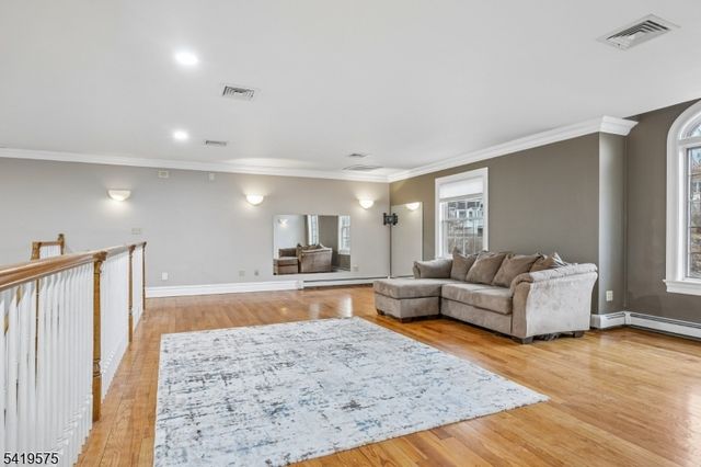 9 Nuthatch Ct, Allamuchy Twp., NJ 07840