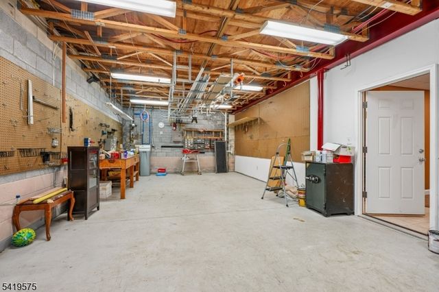 9 Nuthatch Ct, Allamuchy Twp., NJ 07840