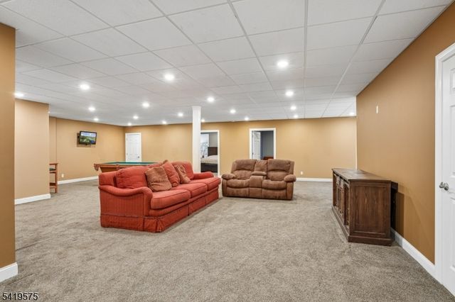 9 Nuthatch Ct, Allamuchy Twp., NJ 07840