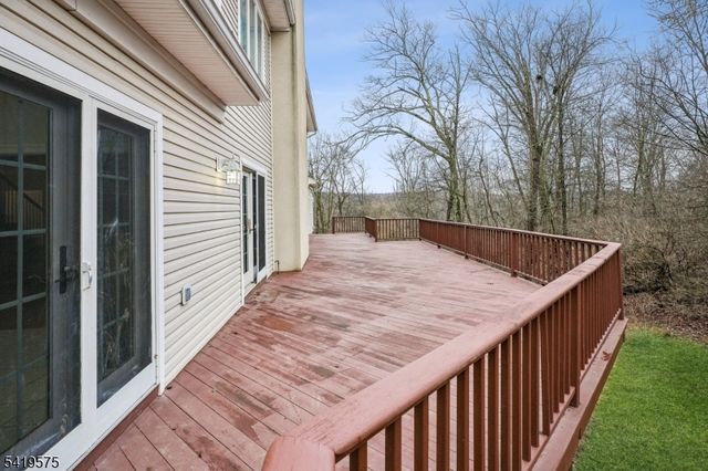 9 Nuthatch Ct, Allamuchy Twp., NJ 07840