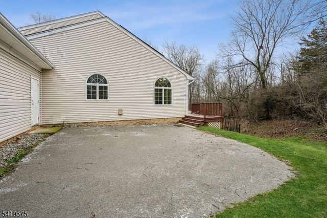 9 Nuthatch Ct, Allamuchy Twp., NJ 07840
