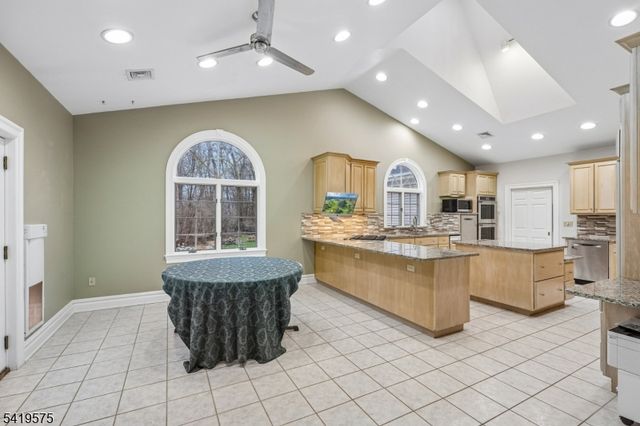 9 Nuthatch Ct, Allamuchy Twp., NJ 07840