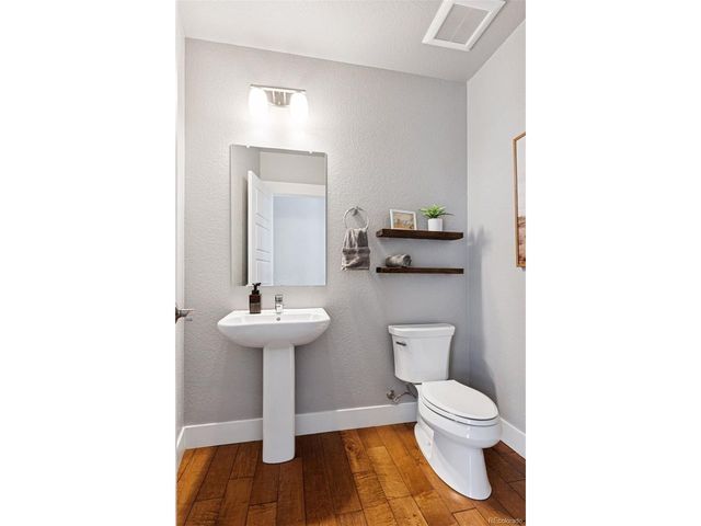 8785 E 55th Ave, Denver, CO 80238