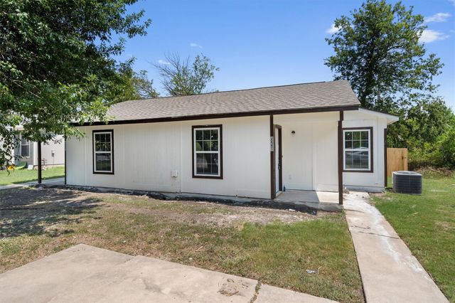 520 Lenora DR B, Taylor, TX 76574