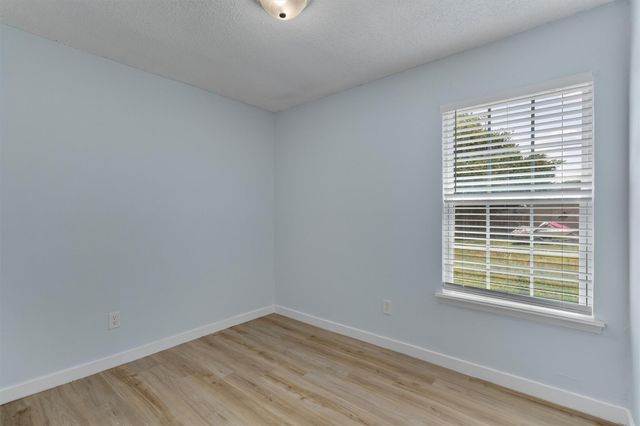 520 Lenora DR B, Taylor, TX 76574