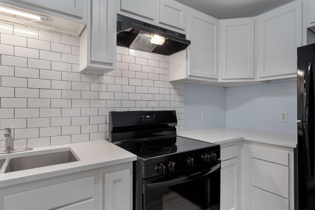 520 Lenora DR B, Taylor, TX 76574