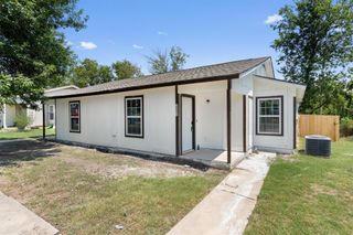 520 Lenora DR B, Taylor, TX 76574
