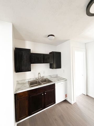 61 N 8th Avenue, Beech Grove, IN 46107