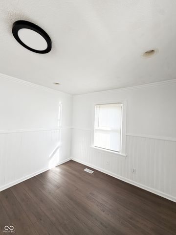 61 N 8th Avenue, Beech Grove, IN 46107