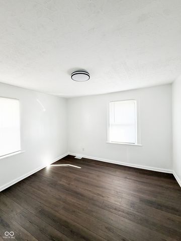 61 N 8th Avenue, Beech Grove, IN 46107