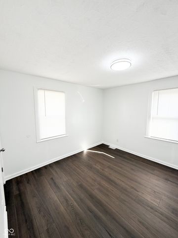 61 N 8th Avenue, Beech Grove, IN 46107